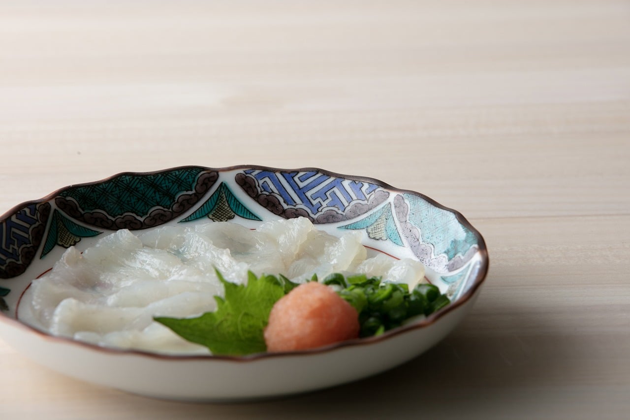 豊浜漁港直送！名物天然とらふぐのてっさ<br />
無くなり次第終了の目玉商品です。980円