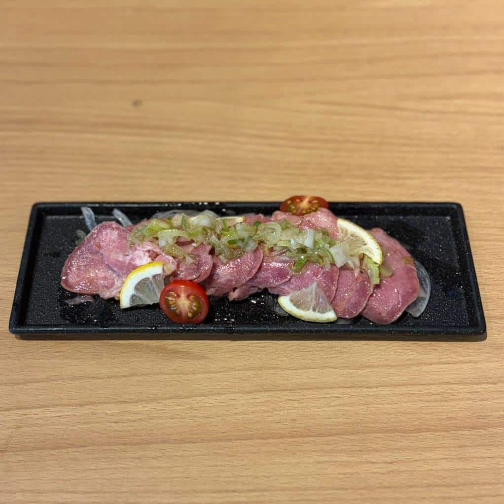 【冷製豚タンスモーク〜葱塩レモン〜】